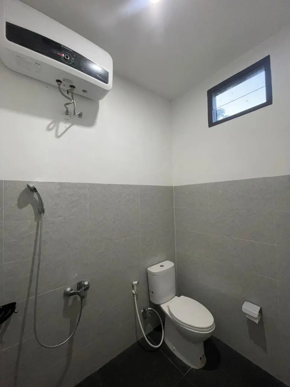 En-suite bathroom in a Junior Suite Room featuring modern fixtures and a water heater.