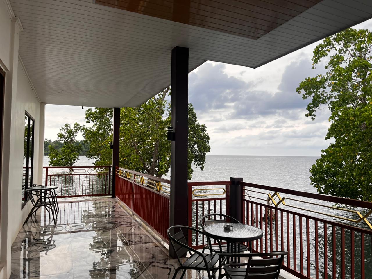 Teras Outdoor dengan Pemandangan Laut